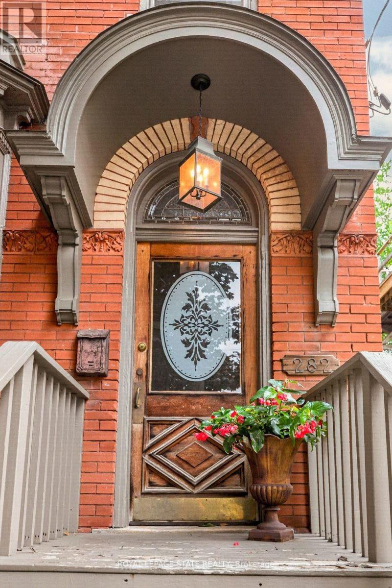 282 Hess Street South, Hamilton, ON photo 2
