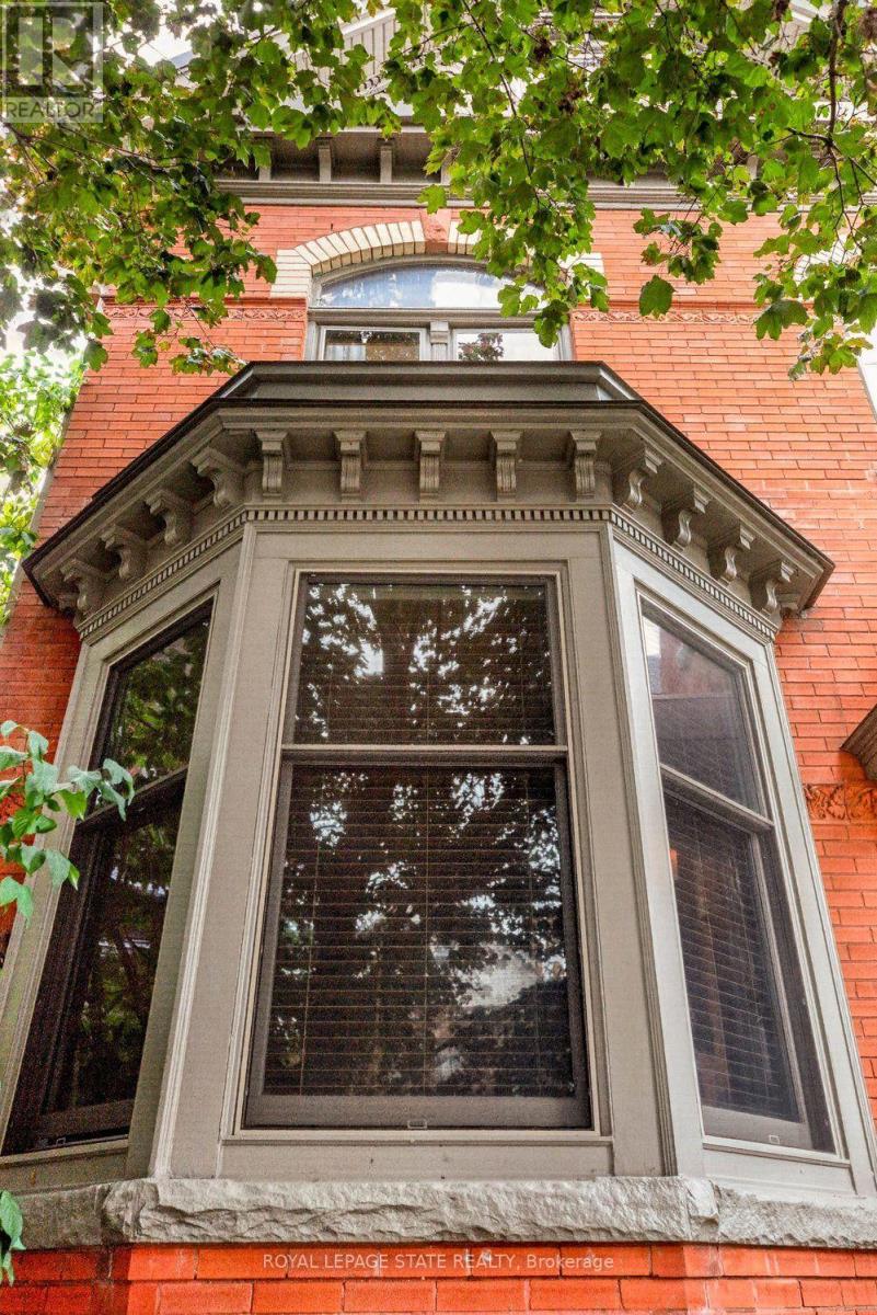 282 Hess Street South, Hamilton, ON photo 4