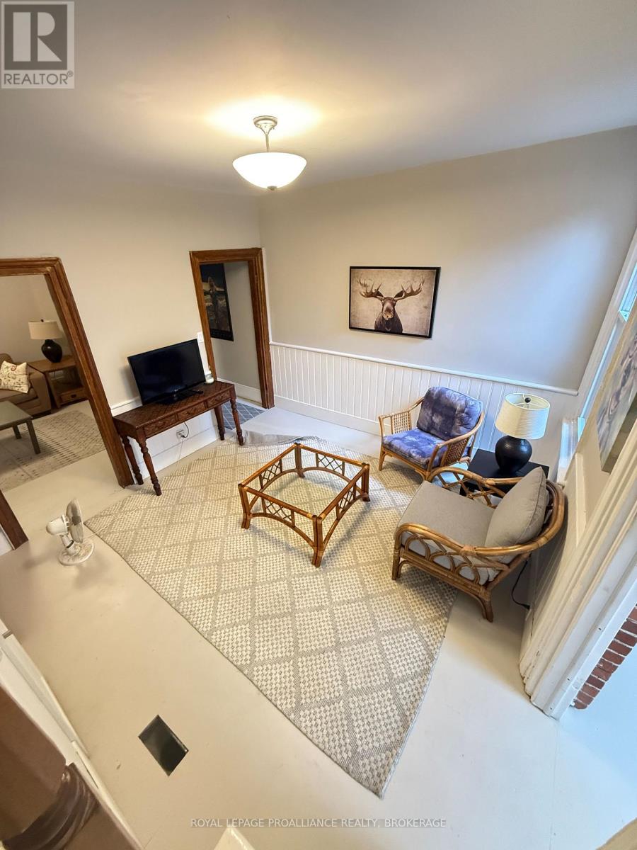 272 Wellington Street — photo 8