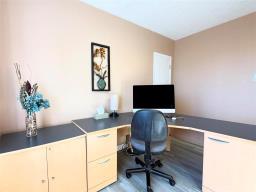 93 Crestwood Crescent, Winnipeg, MB R2J1H8 Photo 12