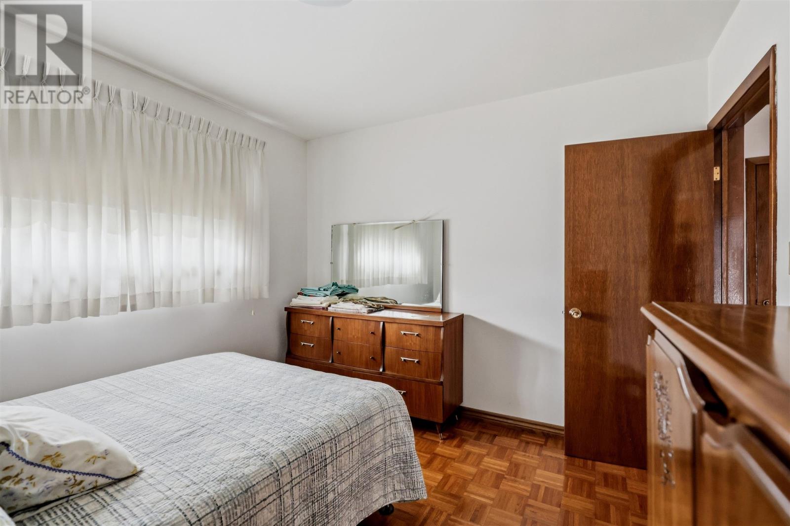 3 Dawson AVE - 11