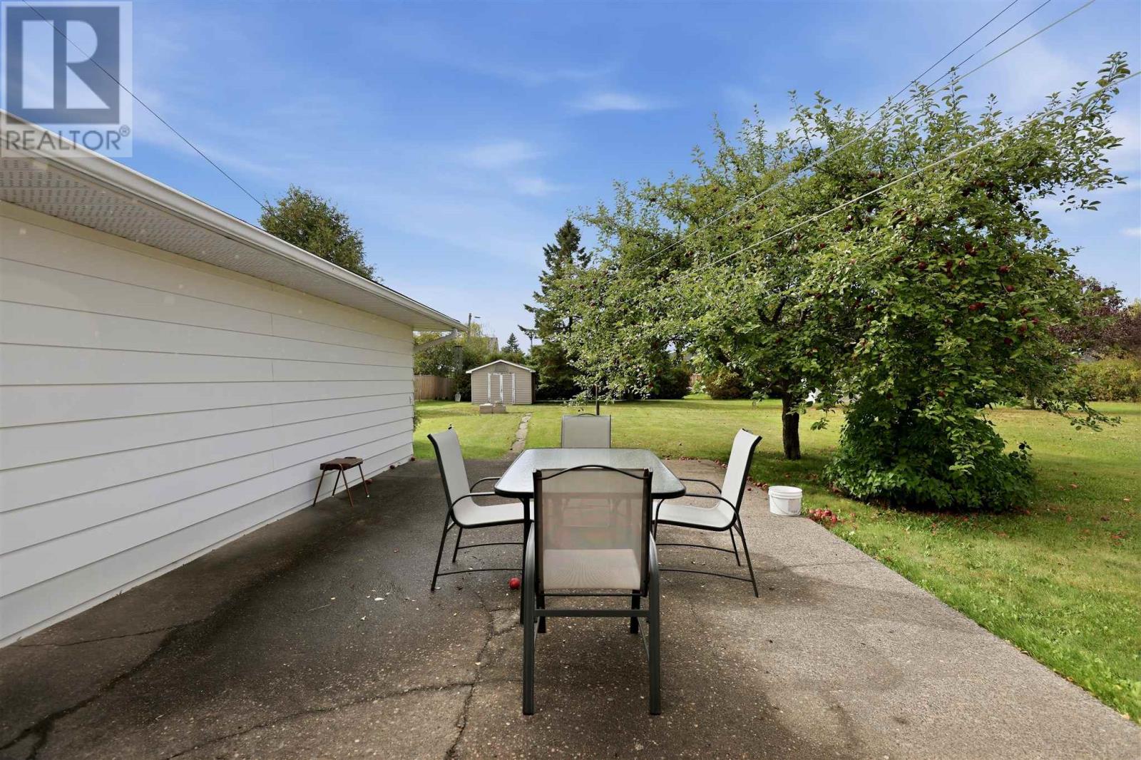 3 Dawson AVE - 30
