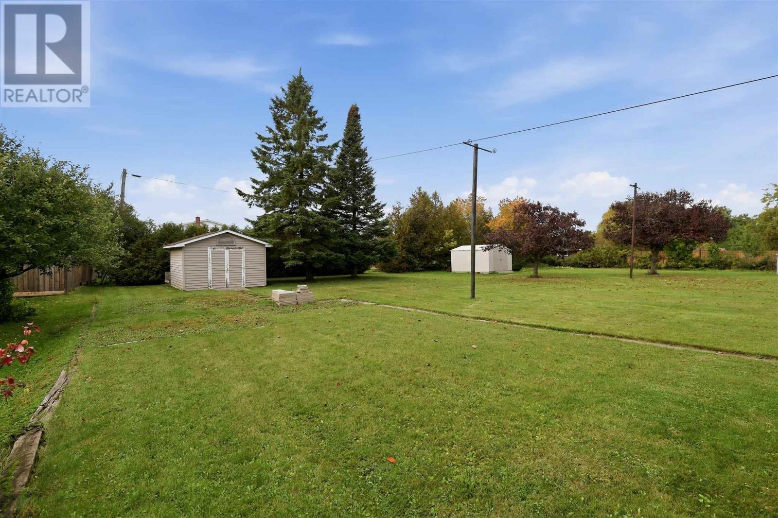 3 Dawson AVE - 35