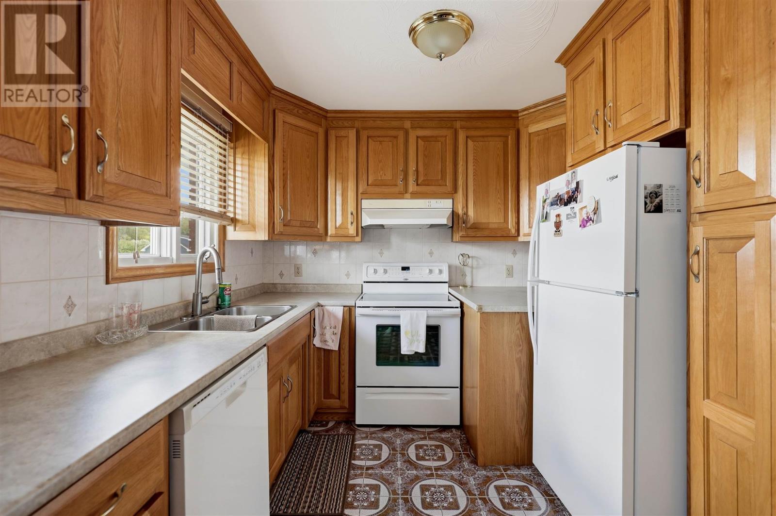 3 Dawson AVE - 7
