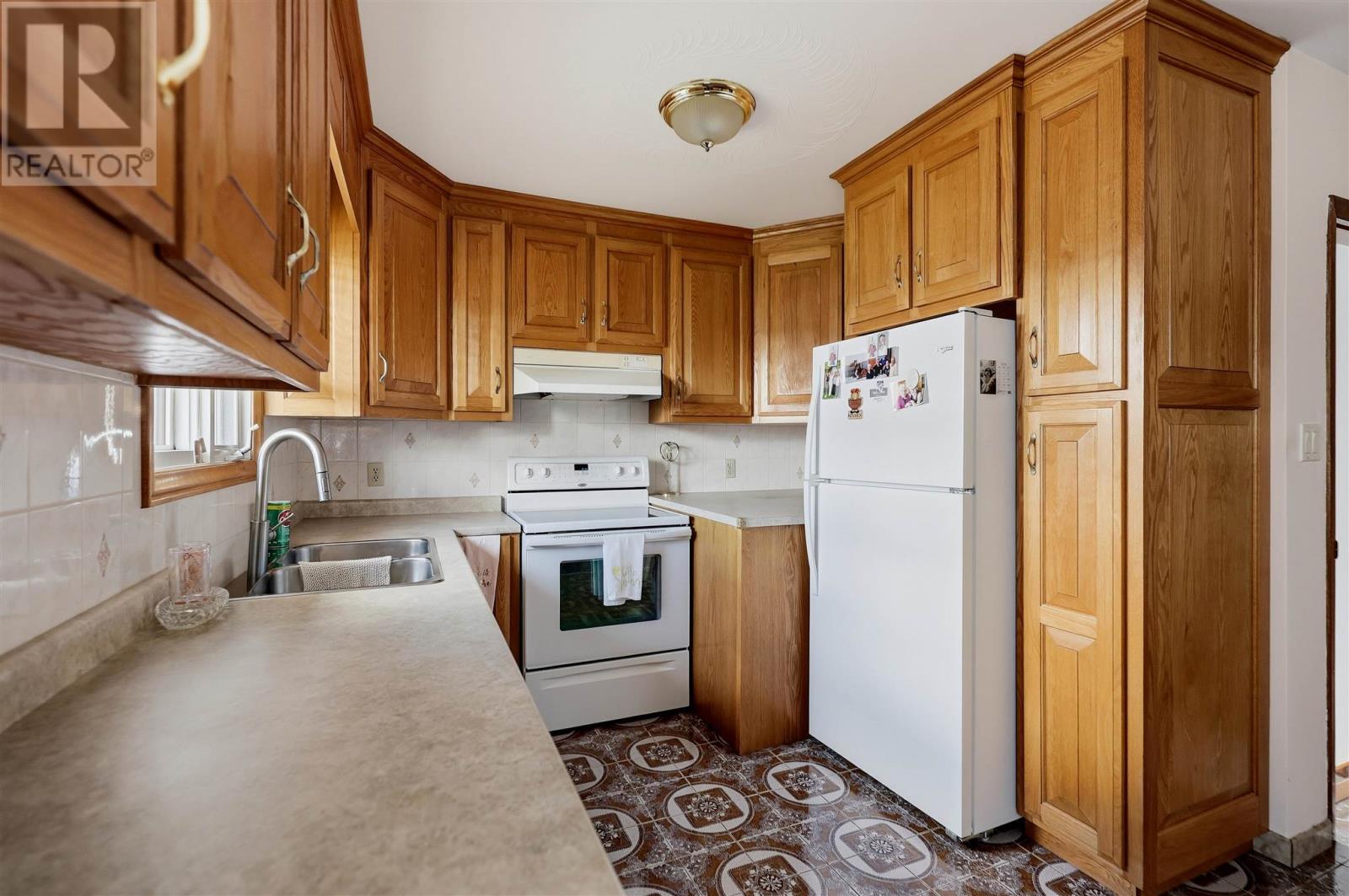 3 Dawson AVE - 9