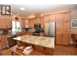 Primary Bedroom - 430 Hummingbird Avenue, Vernon, BC V1H2A1 Photo 9