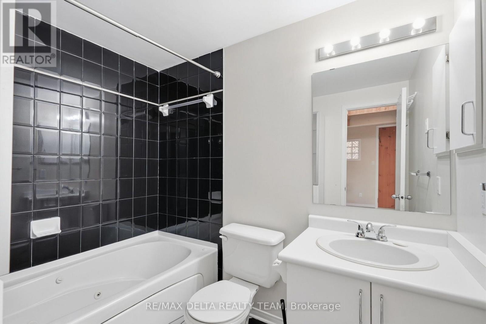 #7 170 CATHCART STREET - 21