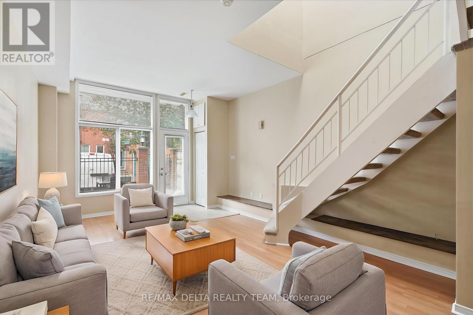 #7 170 CATHCART STREET - 6