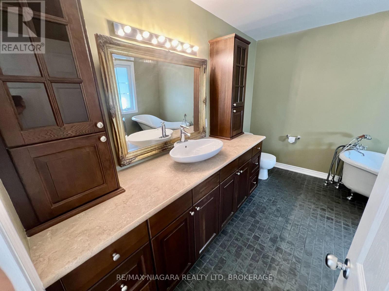 709 ROLAND ROAD - 25