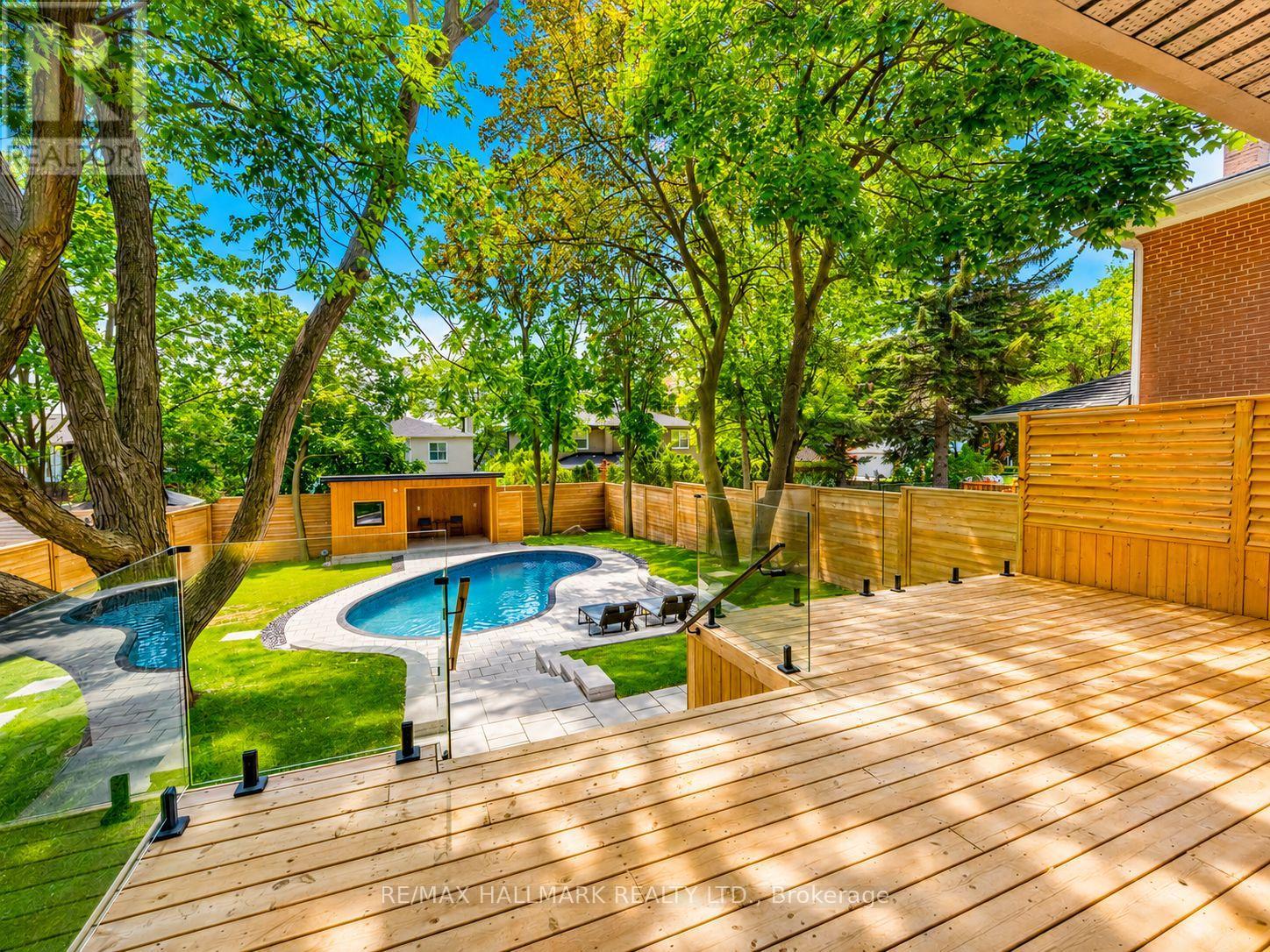 30 Kellythorne Drive, Toronto, ON photo 3