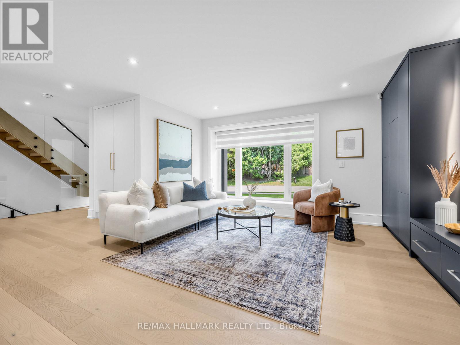 30 Kellythorne Drive, Toronto, ON photo 7