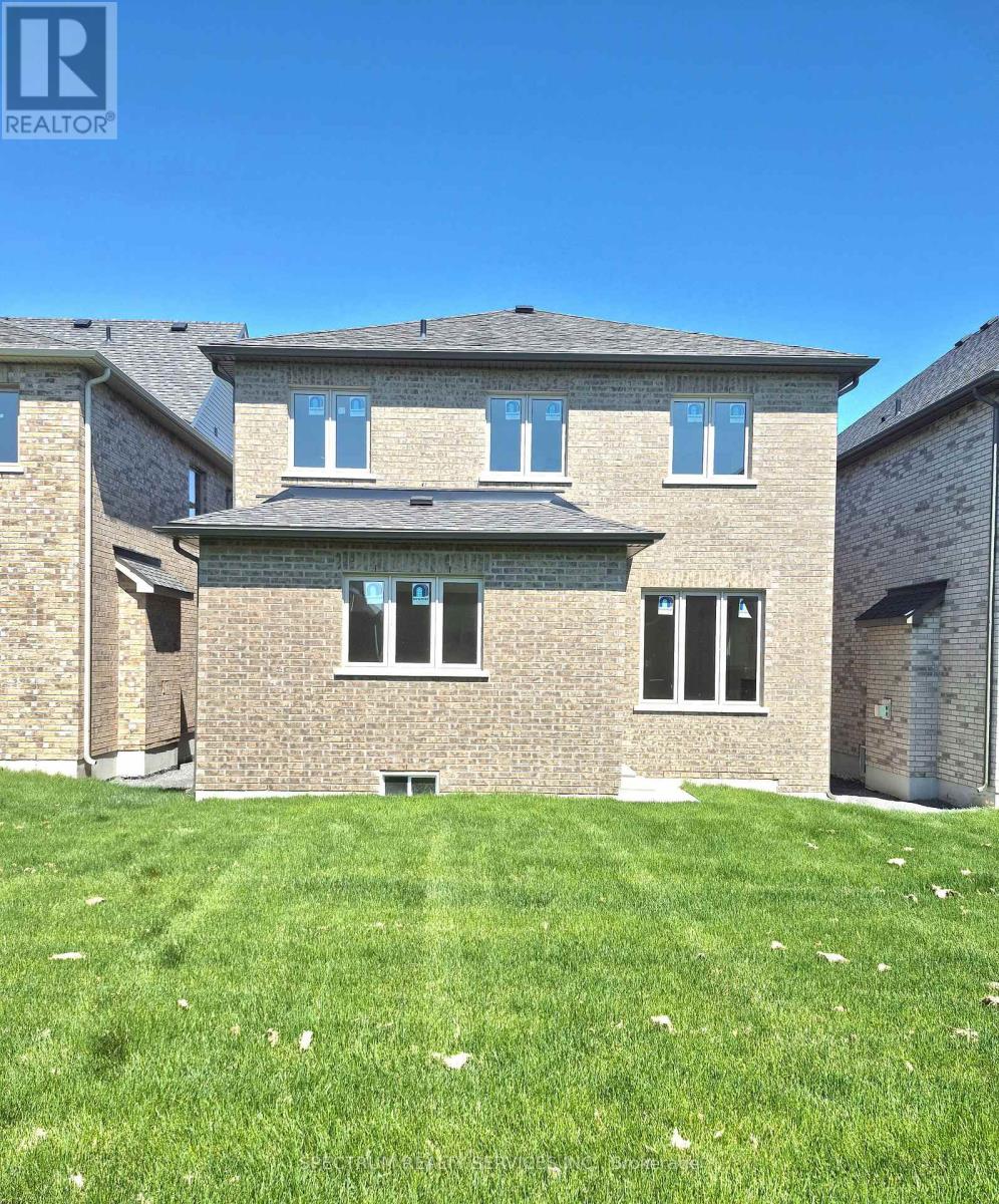 14 Rogerson Street, Clarington, ON photo 4