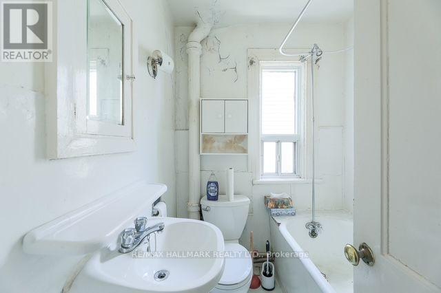 776 Gerrard Street East, Toronto, ON photo 21
