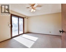 Primary Bedroom - 6 Temple Boulevard W, Lethbridge, AB T1K4T5 Photo 12