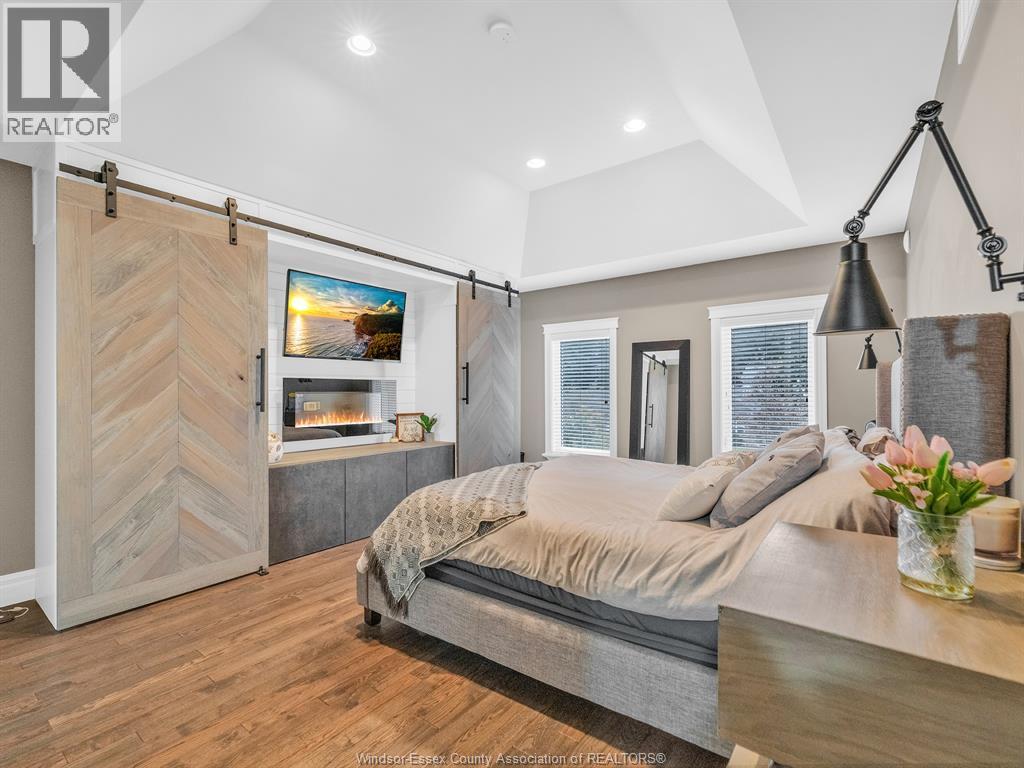 1255 MAPLE - Image 18