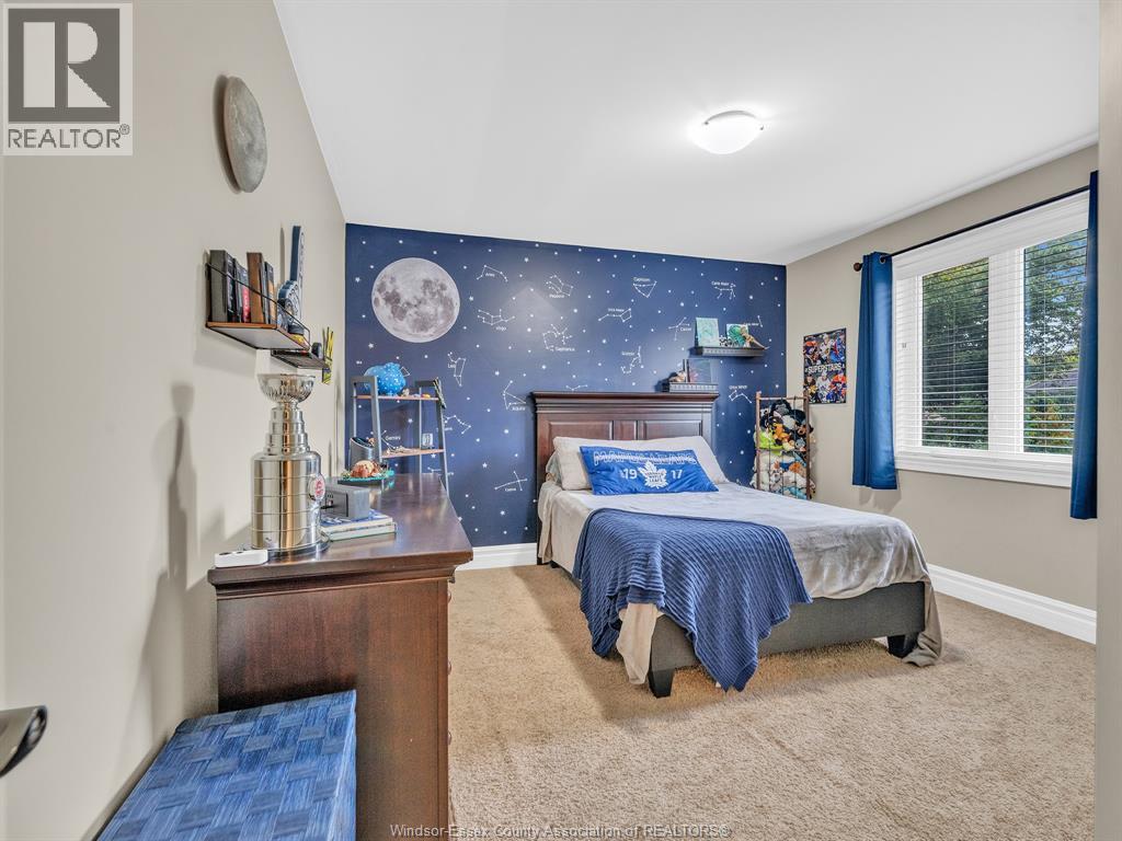 1255 MAPLE - Image 23