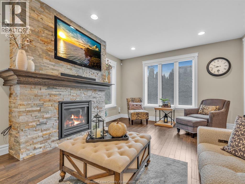 1255 MAPLE - 15