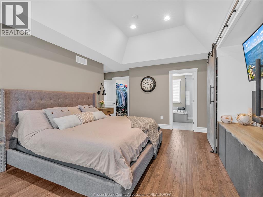 1255 MAPLE - 19