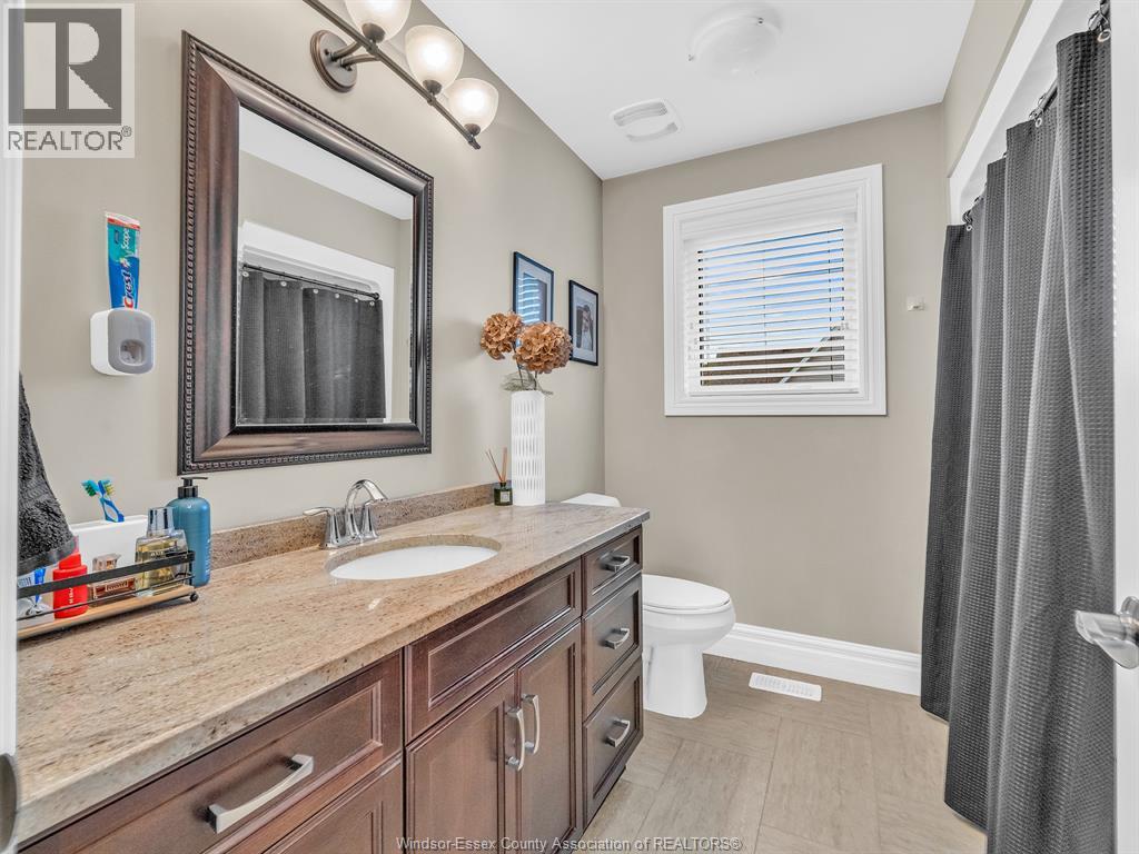 1255 MAPLE - Image 25