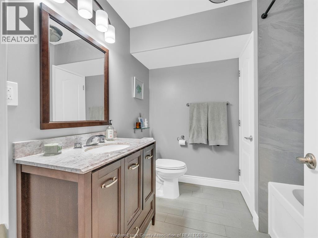 1255 MAPLE - Image 34