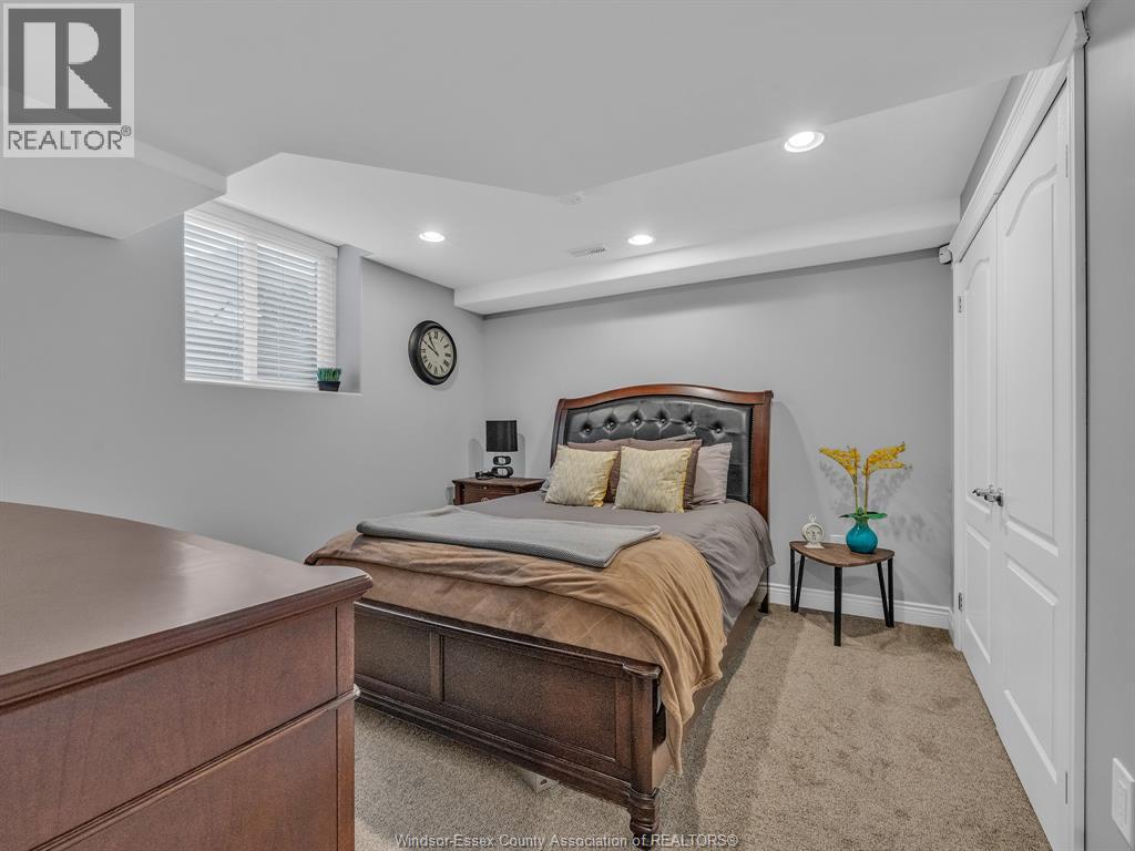 1255 MAPLE - 35