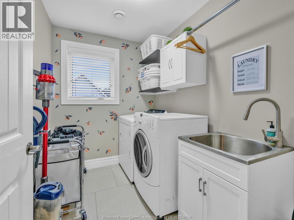 1255 MAPLE - Image 28