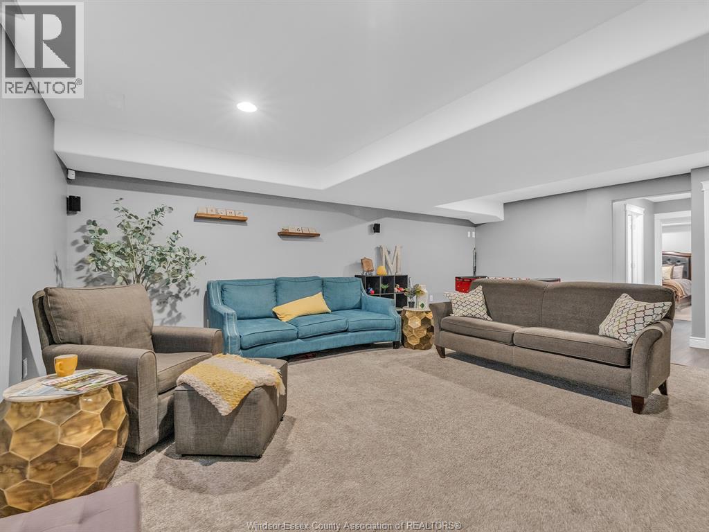 1255 MAPLE - Image 32
