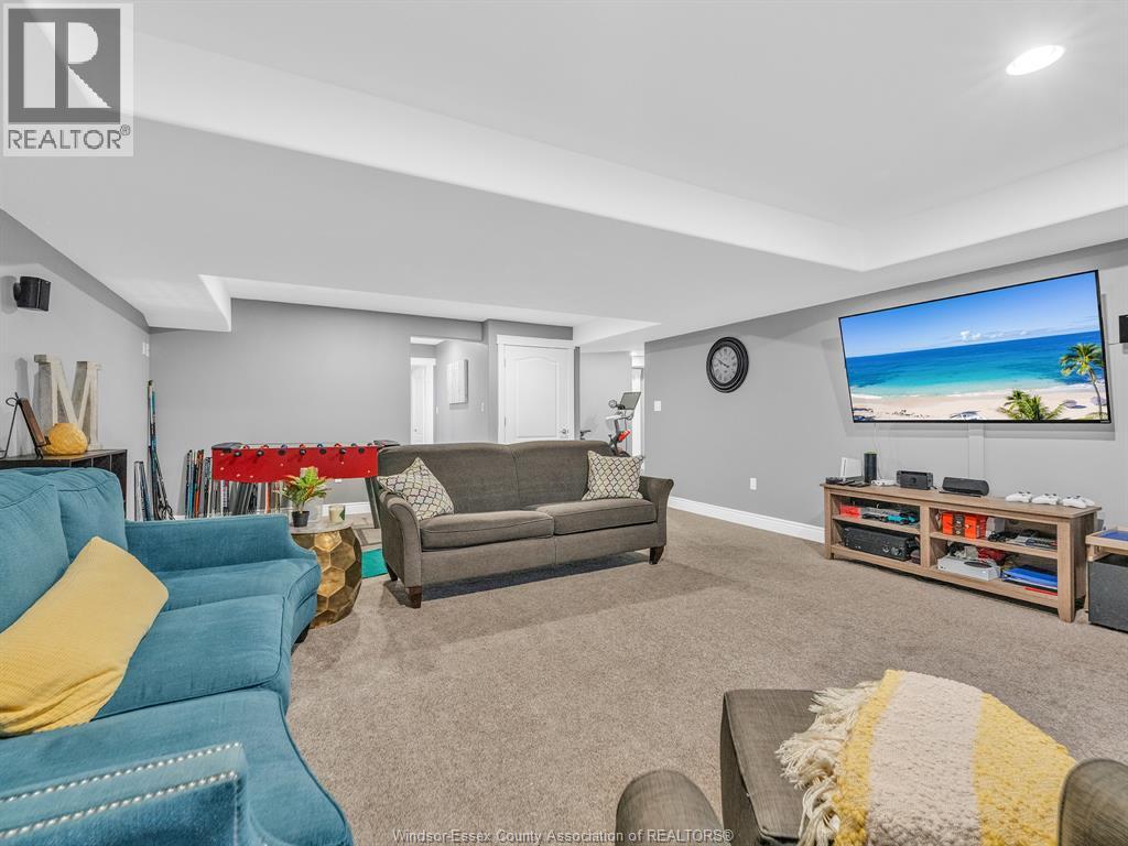 1255 MAPLE - 33