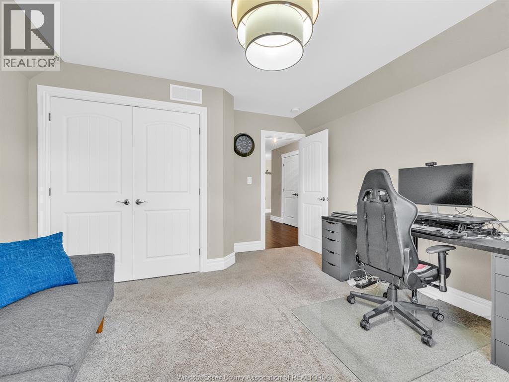 1255 MAPLE - Image 30
