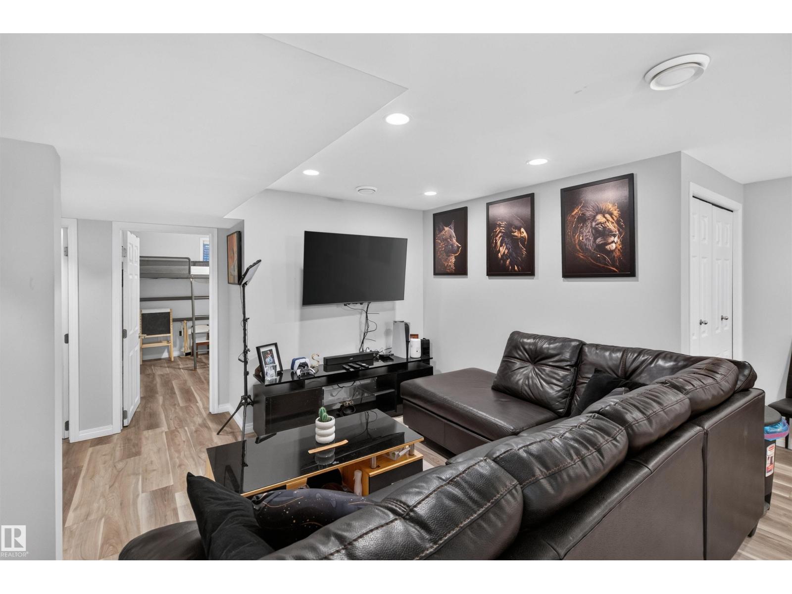15104 74 ST NW - 25