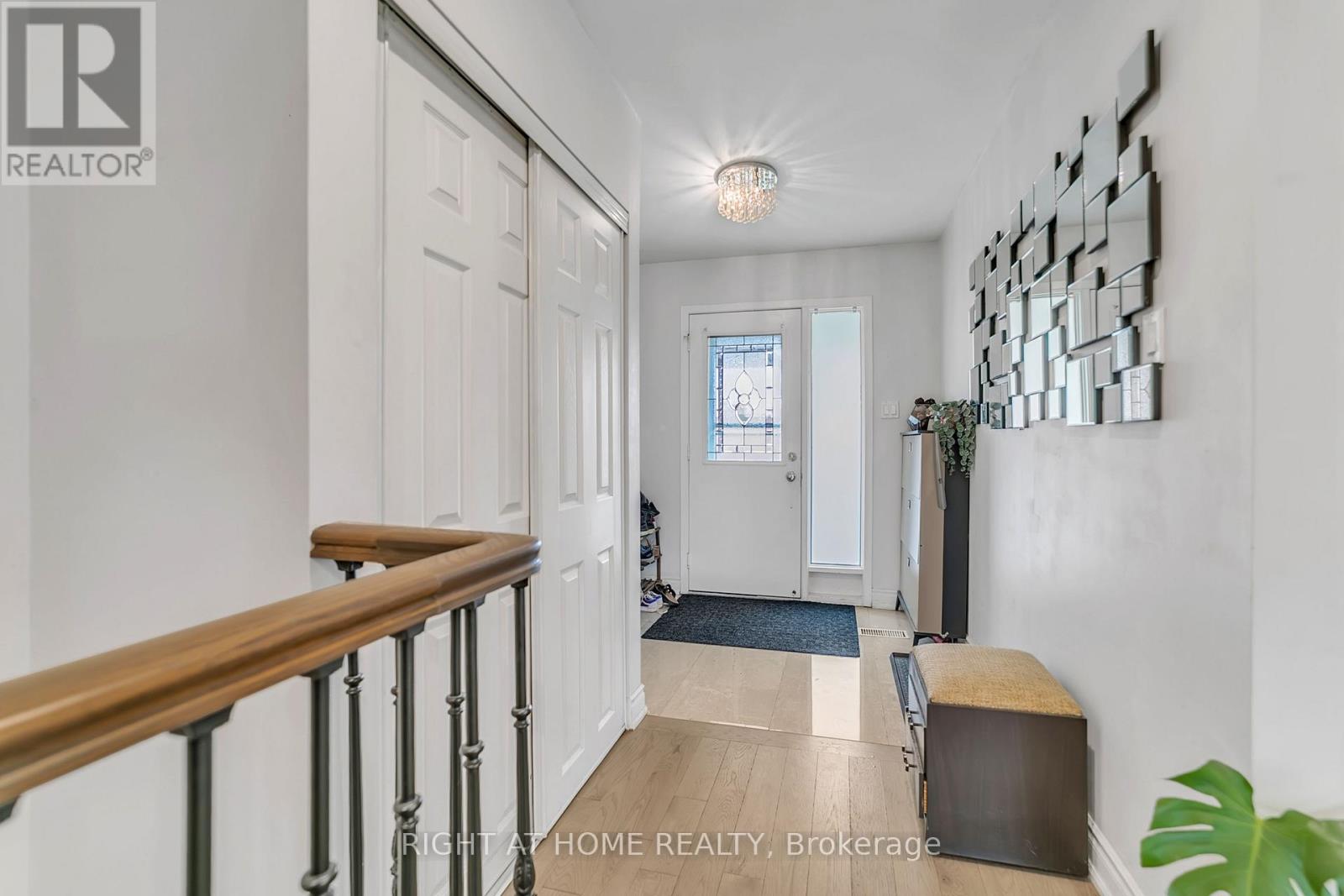 Photo 19 of 22 Hamilton Drive, Newmarket (Huron Heights-Leslie Valley)