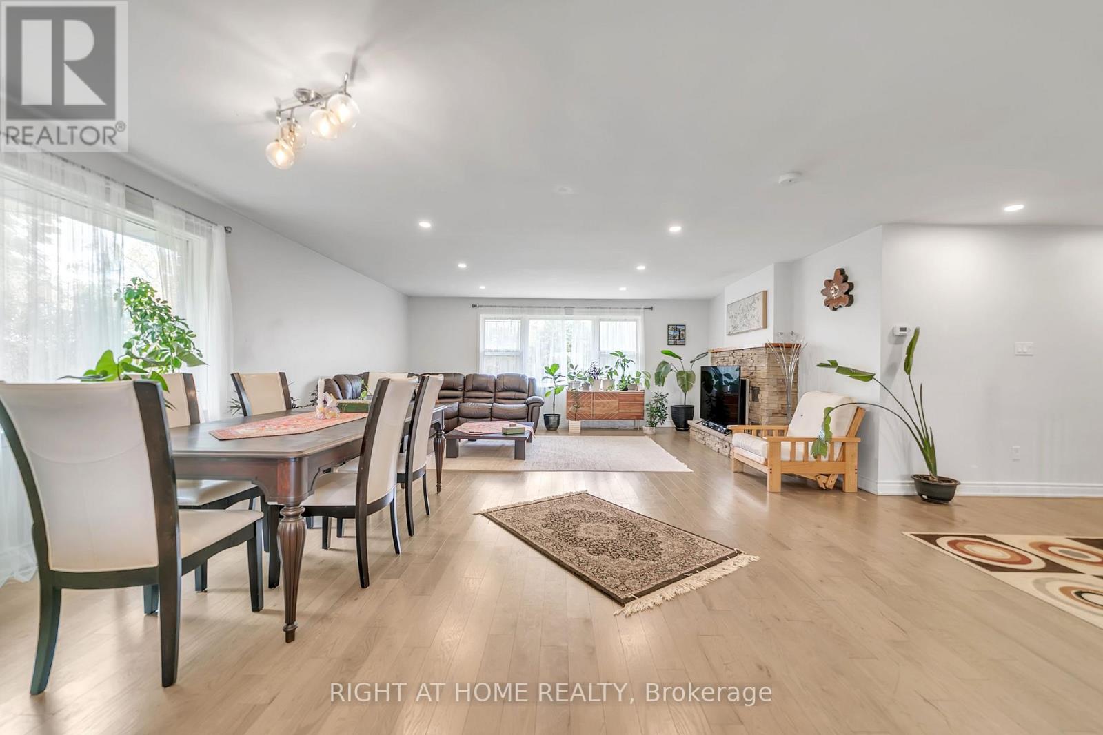 Photo 25 of 22 Hamilton Drive, Newmarket (Huron Heights-Leslie Valley)