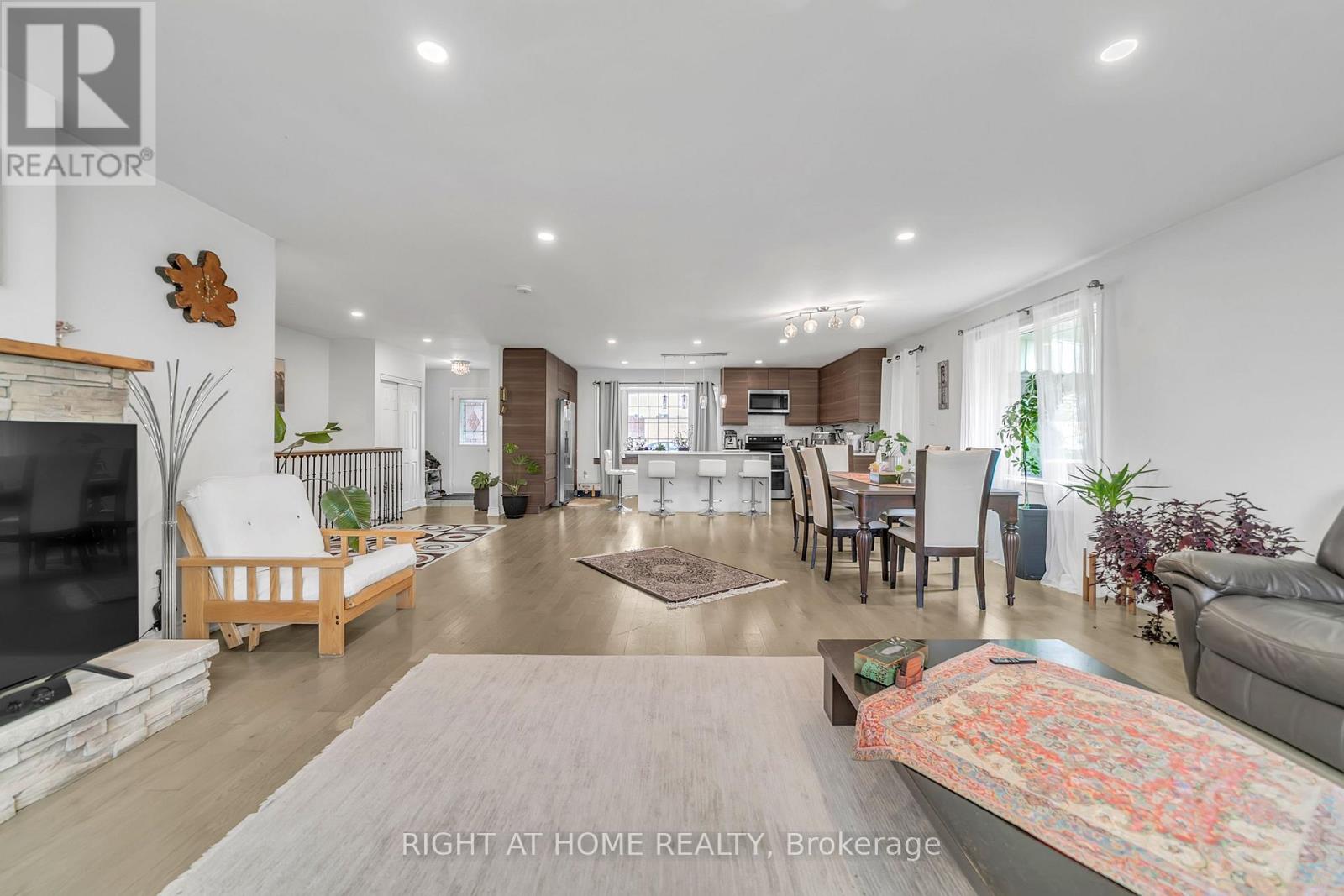 Photo 28 of 22 Hamilton Drive, Newmarket (Huron Heights-Leslie Valley)