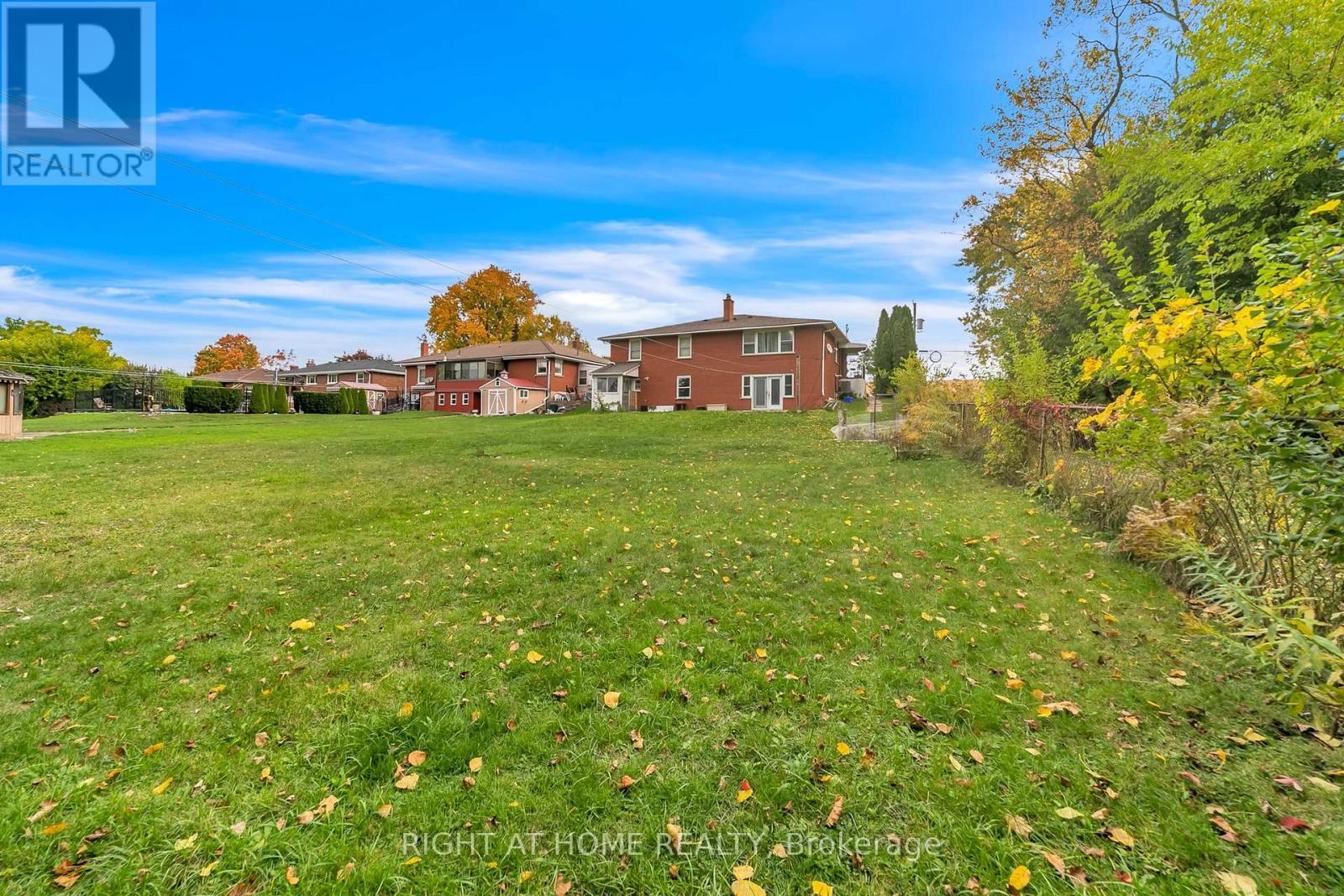 Photo 44 of 22 Hamilton Drive, Newmarket (Huron Heights-Leslie Valley)