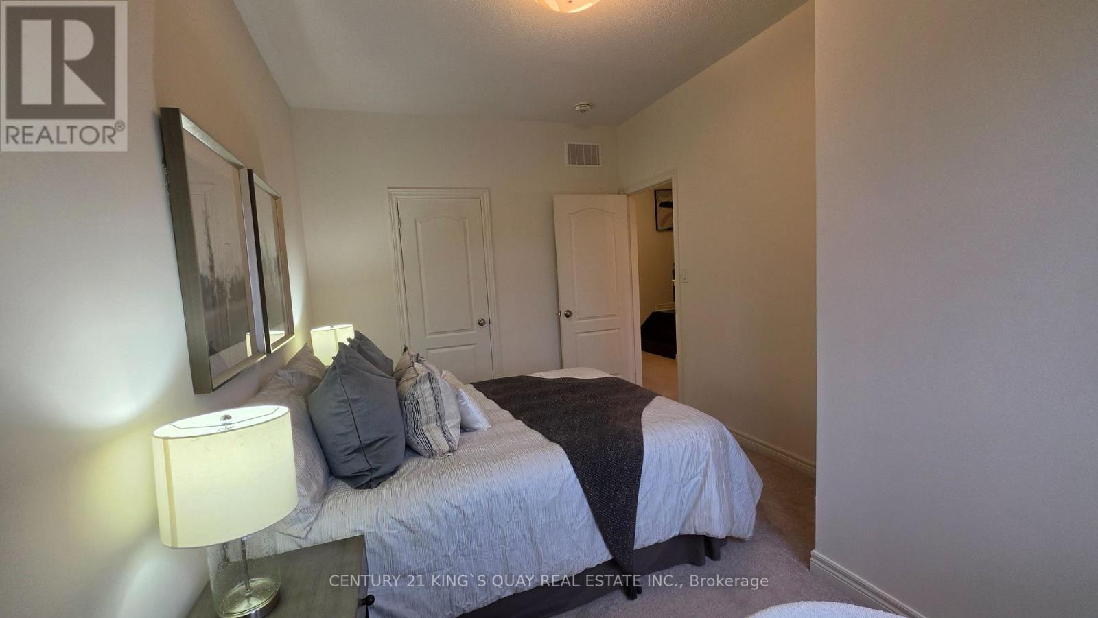 Photo 13 of 360 William Graham Drive, Aurora