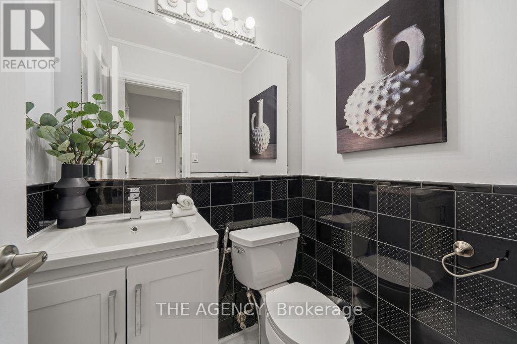 32- 1 Wootten Way South, Markham, ON photo 12