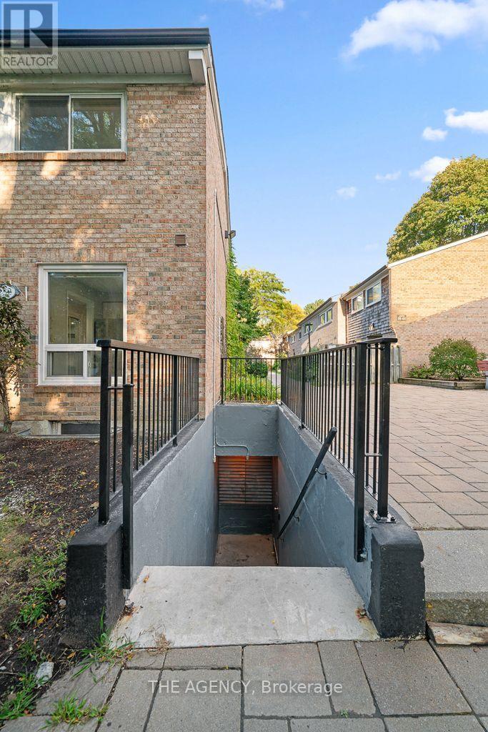 32- 1 Wootten Way South, Markham, ON photo 27