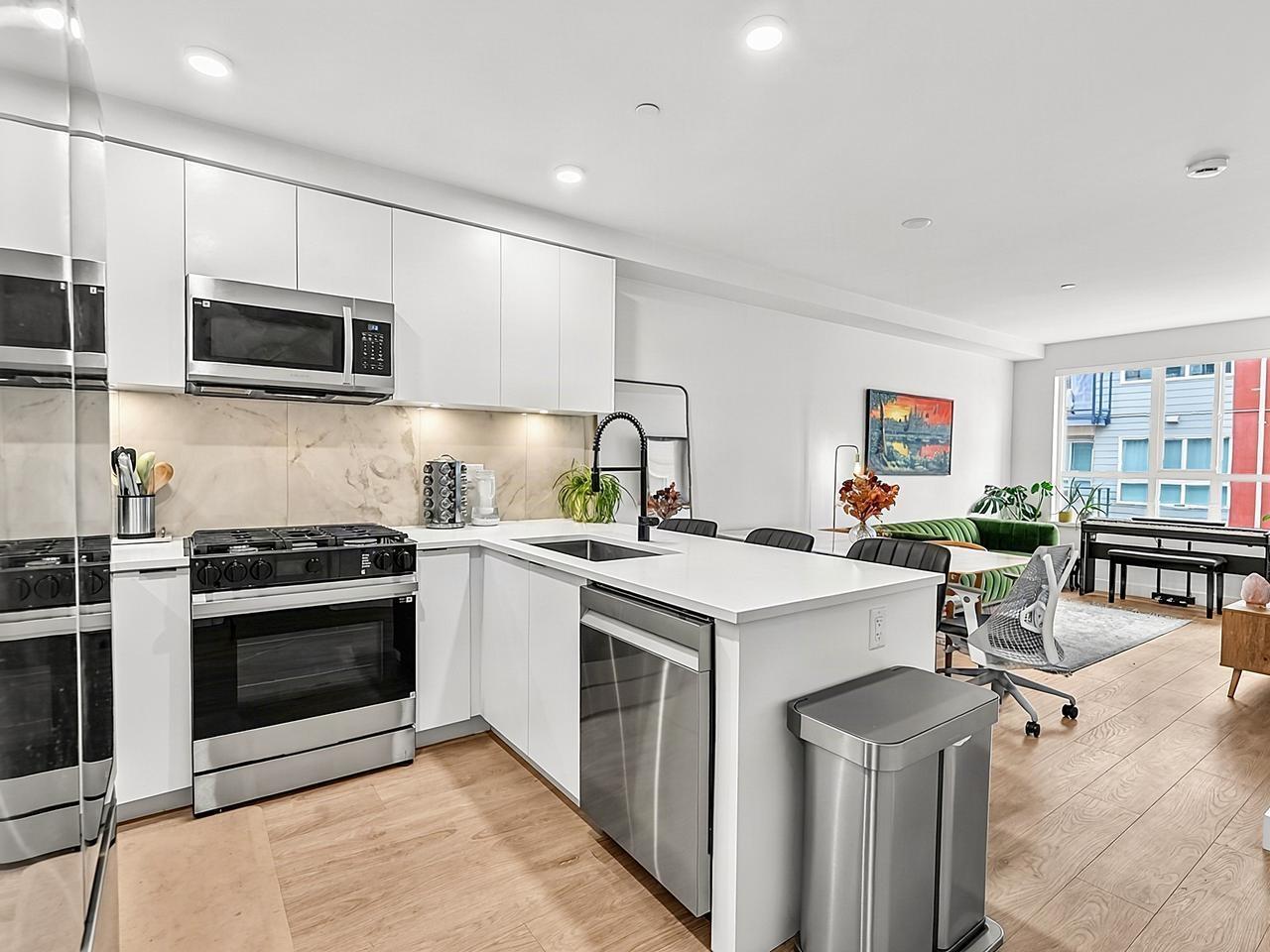 421 13238 105 AVENUE, Surrey - Image 1