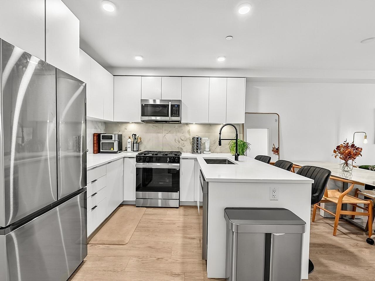 421 13238 105 AVENUE, Surrey - Image 1