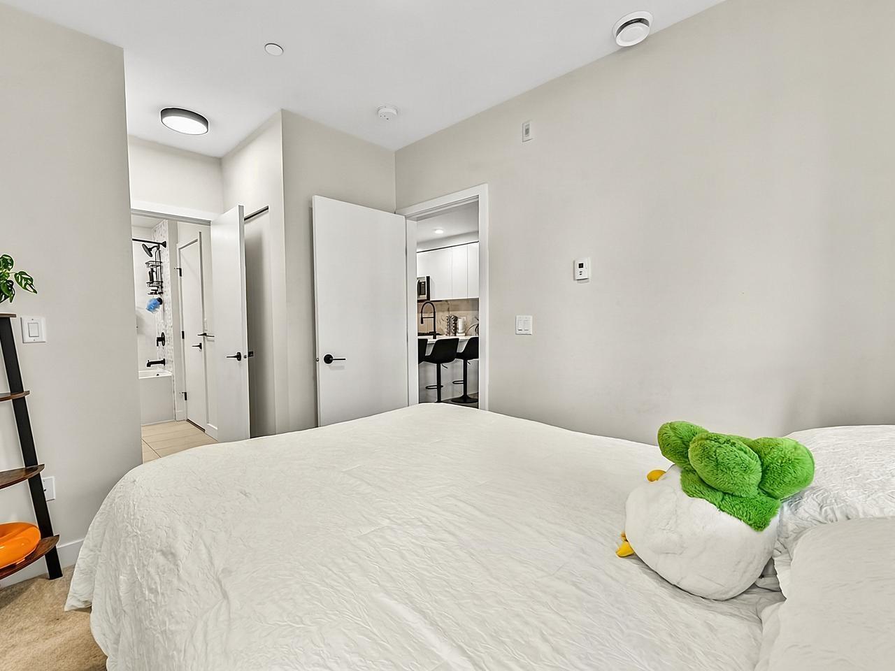 421 13238 105 AVENUE, Surrey - Image 1