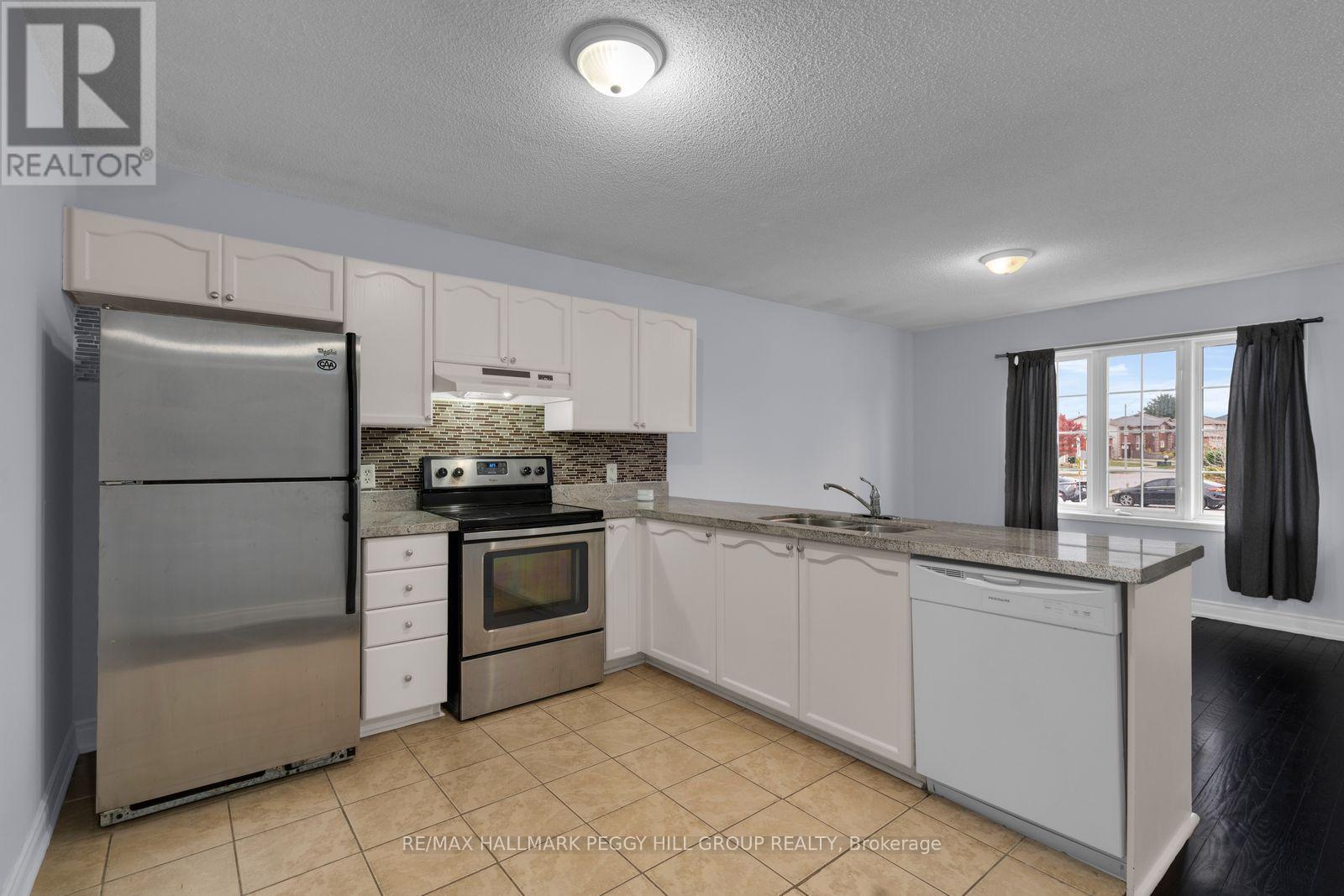 Upper-152 Madelaine Drive, Barrie photo 5