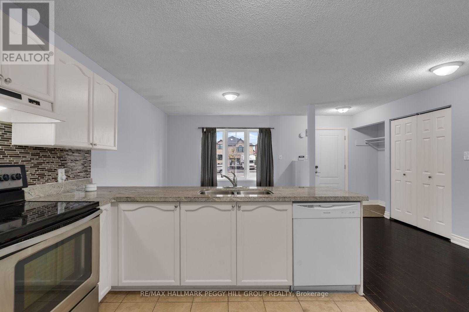 Upper-152 Madelaine Drive, Barrie photo 6