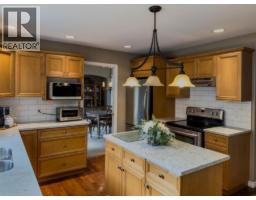 Kitchen - 101 Coppertree Court, Kamloops, BC V2E2N4 Photo 10