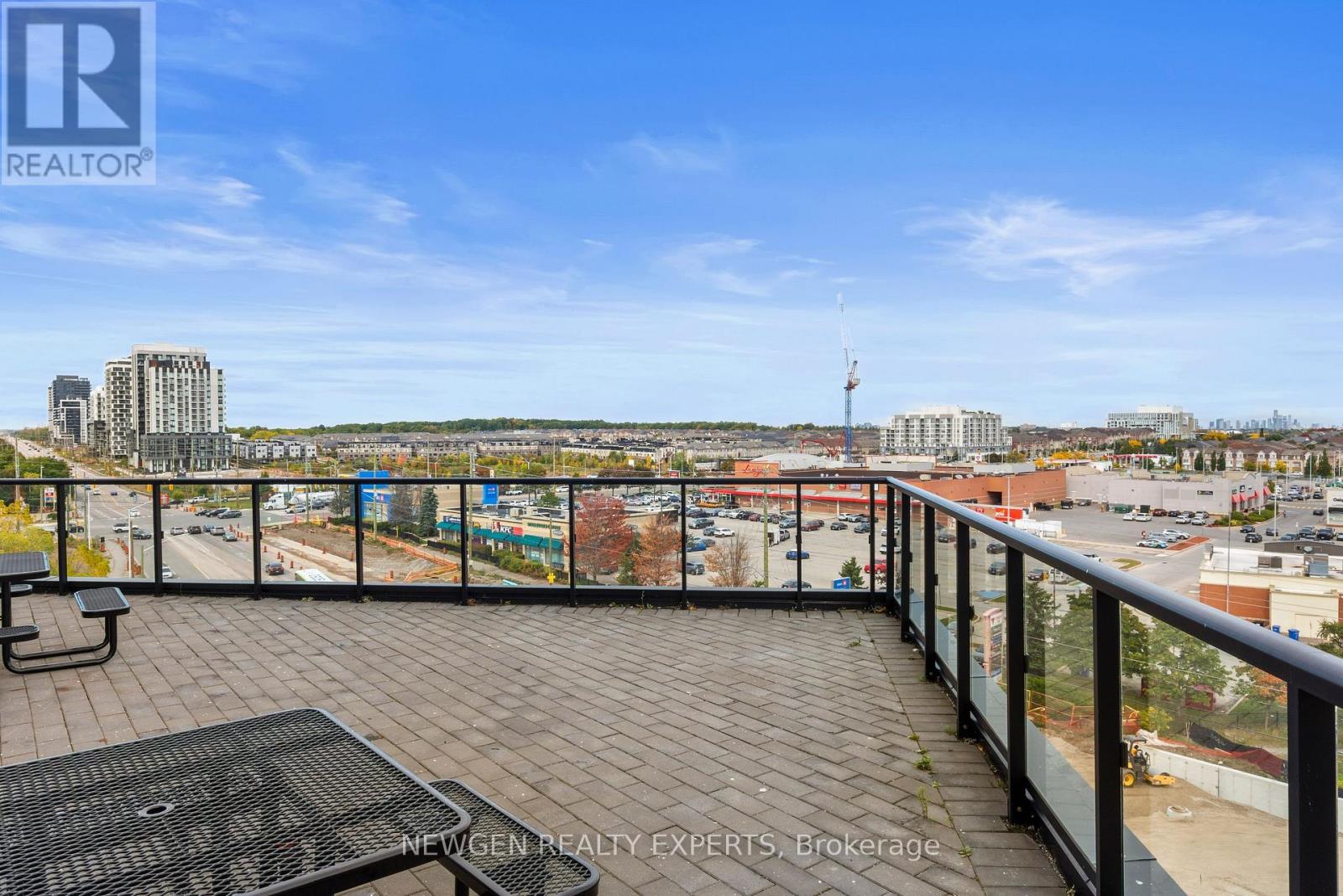2505- 297 Oak Walk Drive, Oakville, ON photo 32