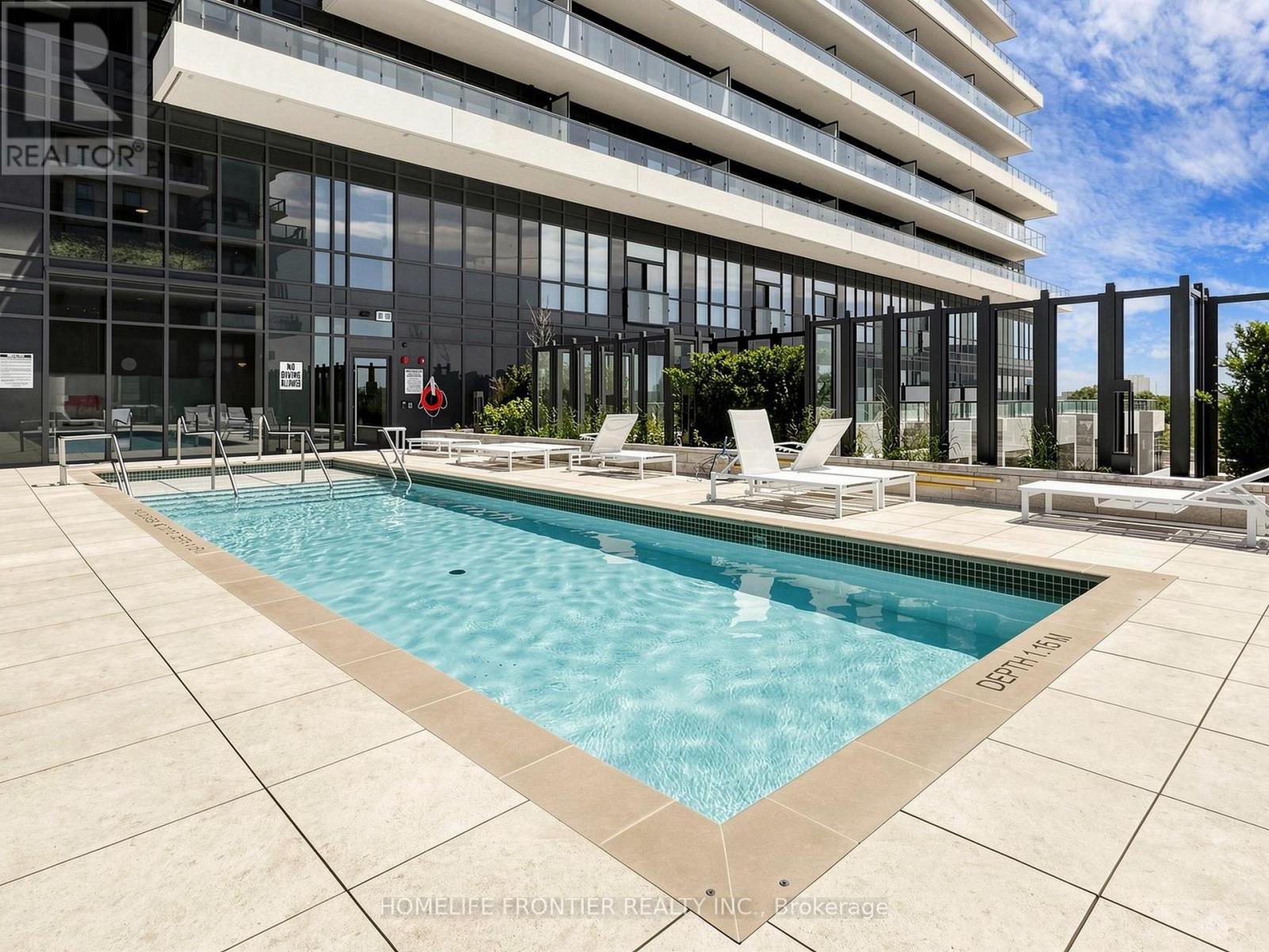 20 Inn On The Park Drive — photo 43