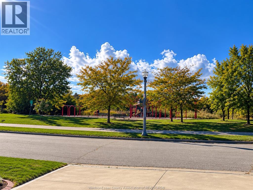 1615 BLUE HERON - 23