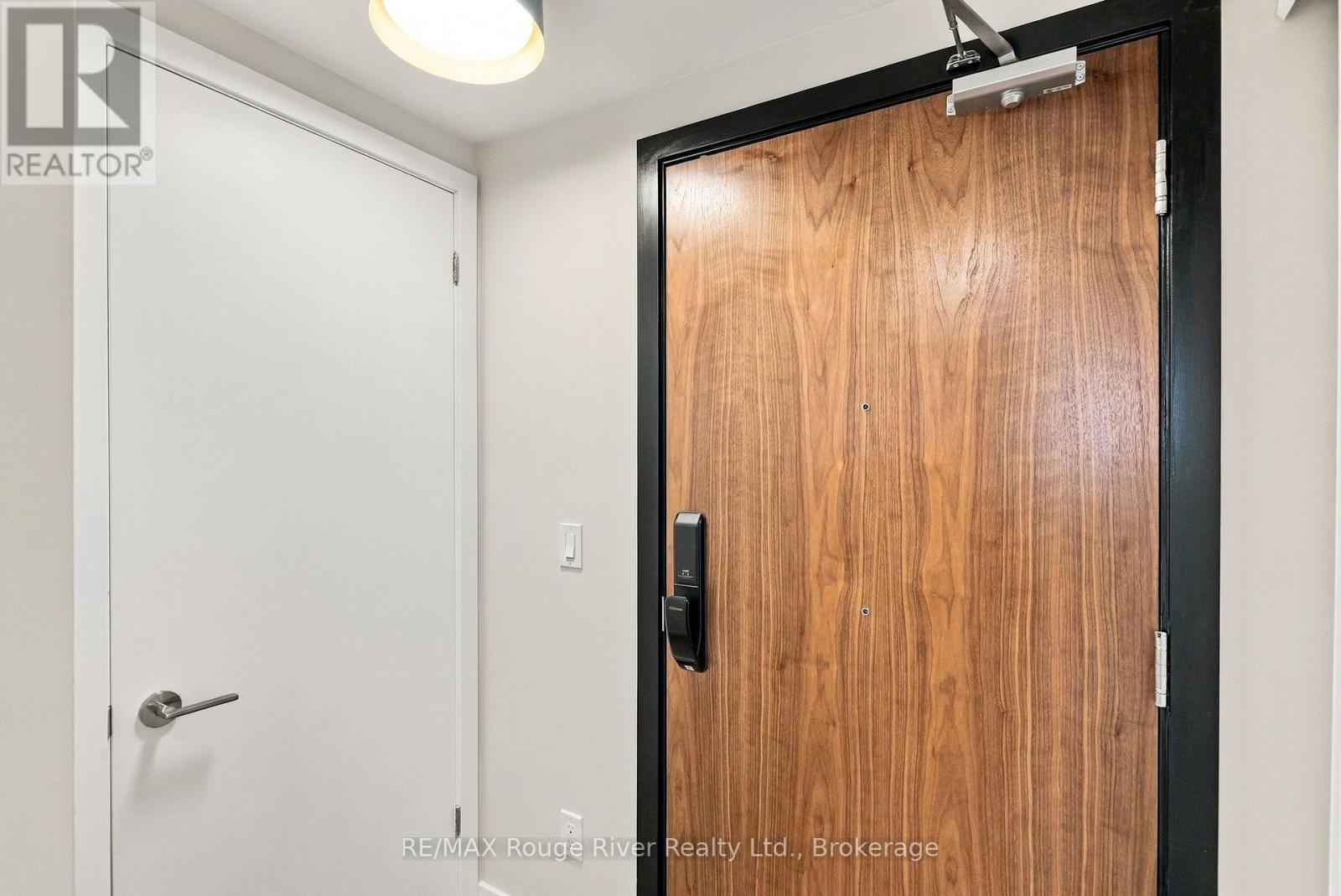 217- 201 Brock Street South, Whitby, ON photo 3