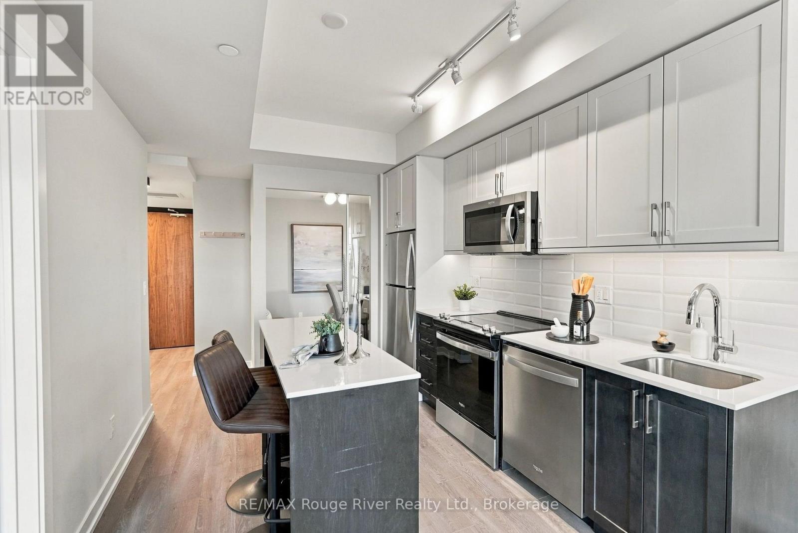 217- 201 Brock Street South, Whitby, ON photo 7