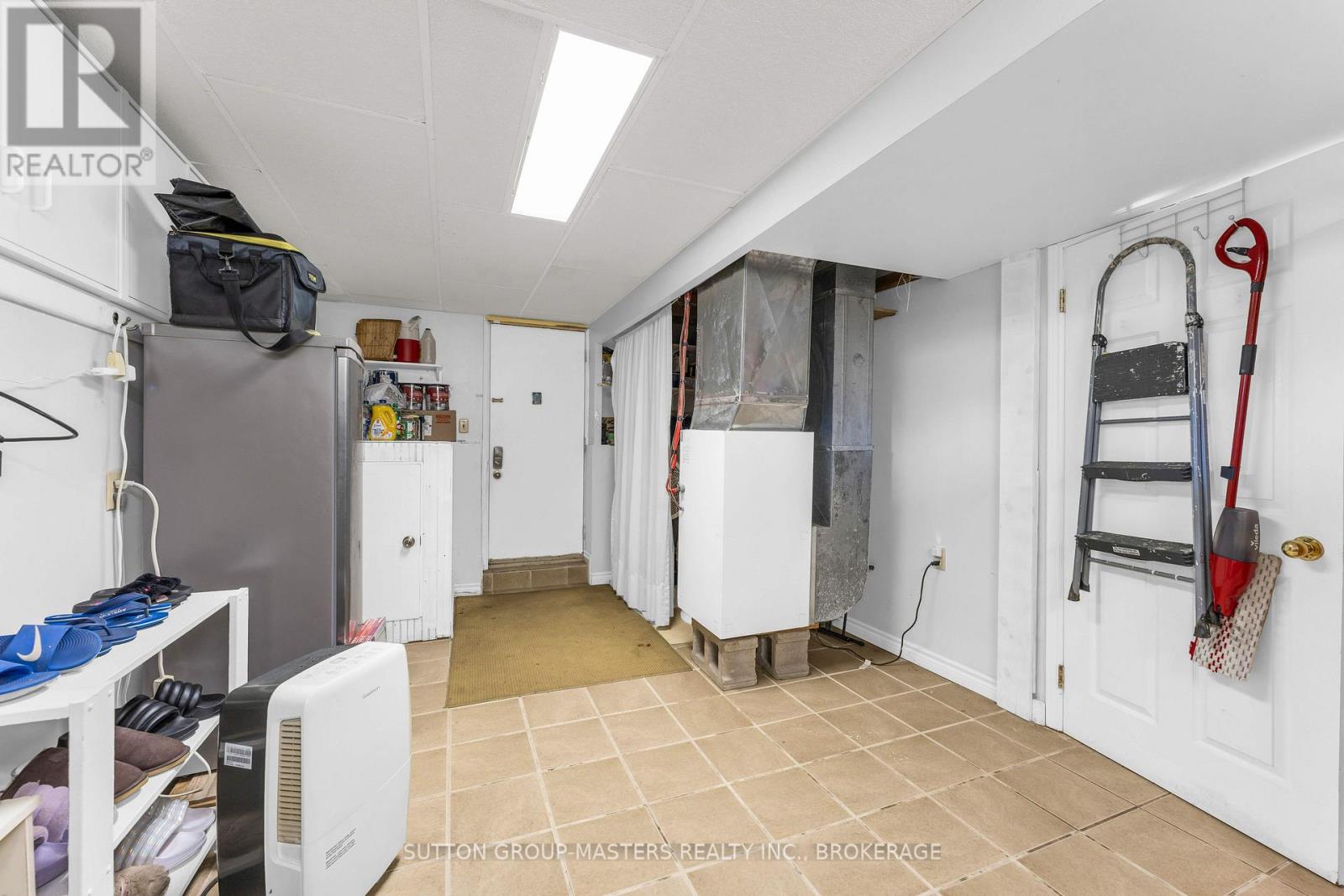 3358 SCANLAN ROAD - 34