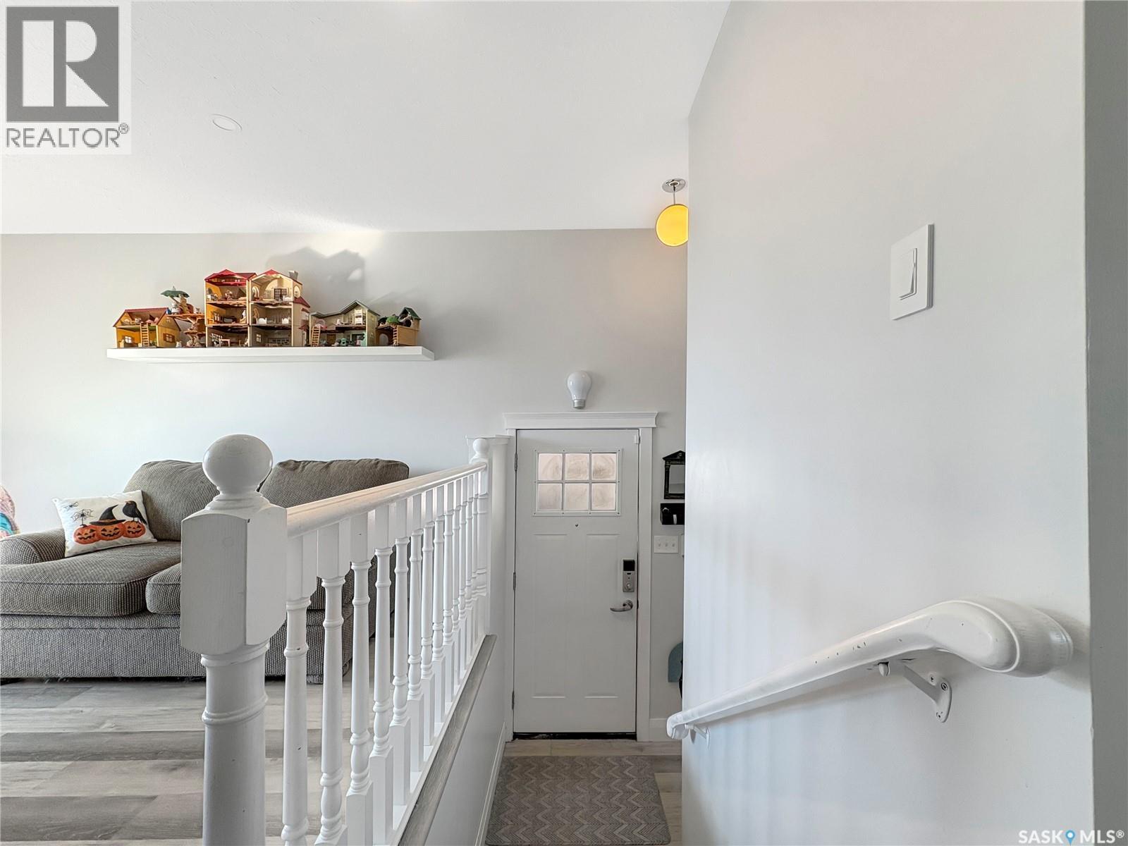 313 Birch CRESCENT - 2